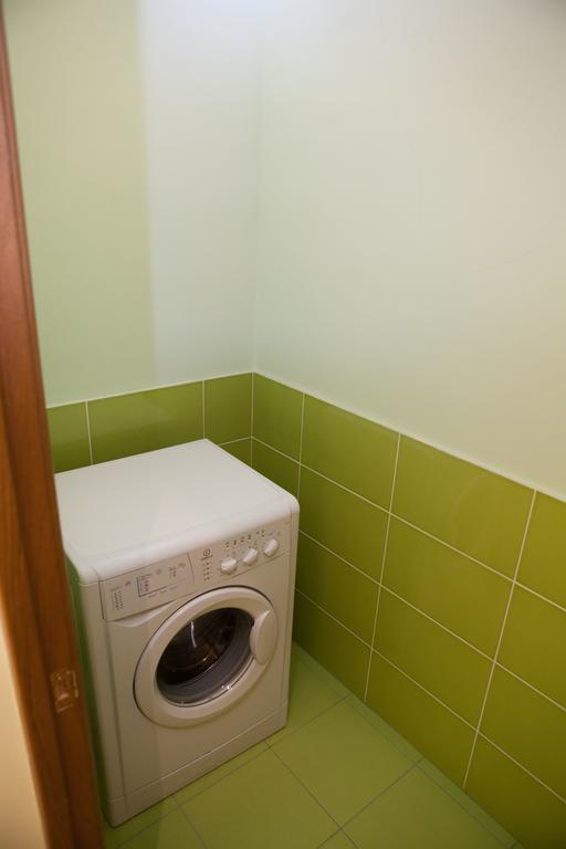 Apartment In 2 Min From Poznyaky Metro Station Kiev Exterior foto