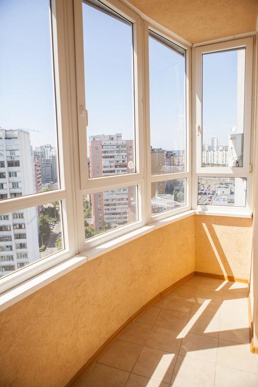 Apartment In 2 Min From Poznyaky Metro Station Kiev Exterior foto