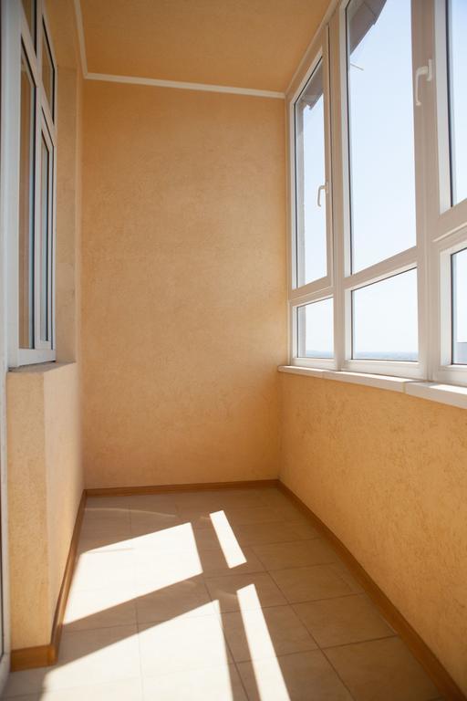 Apartment In 2 Min From Poznyaky Metro Station Kiev Exterior foto